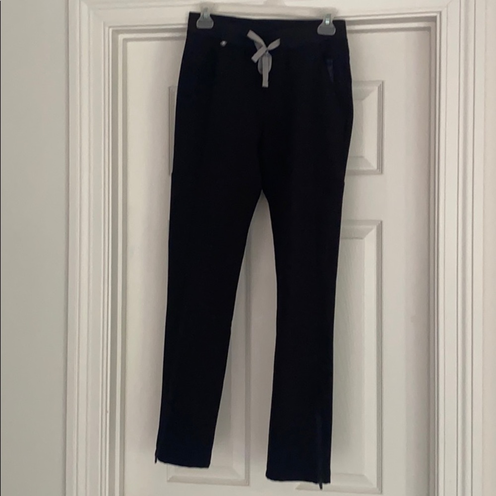 Figs scrub pant camo